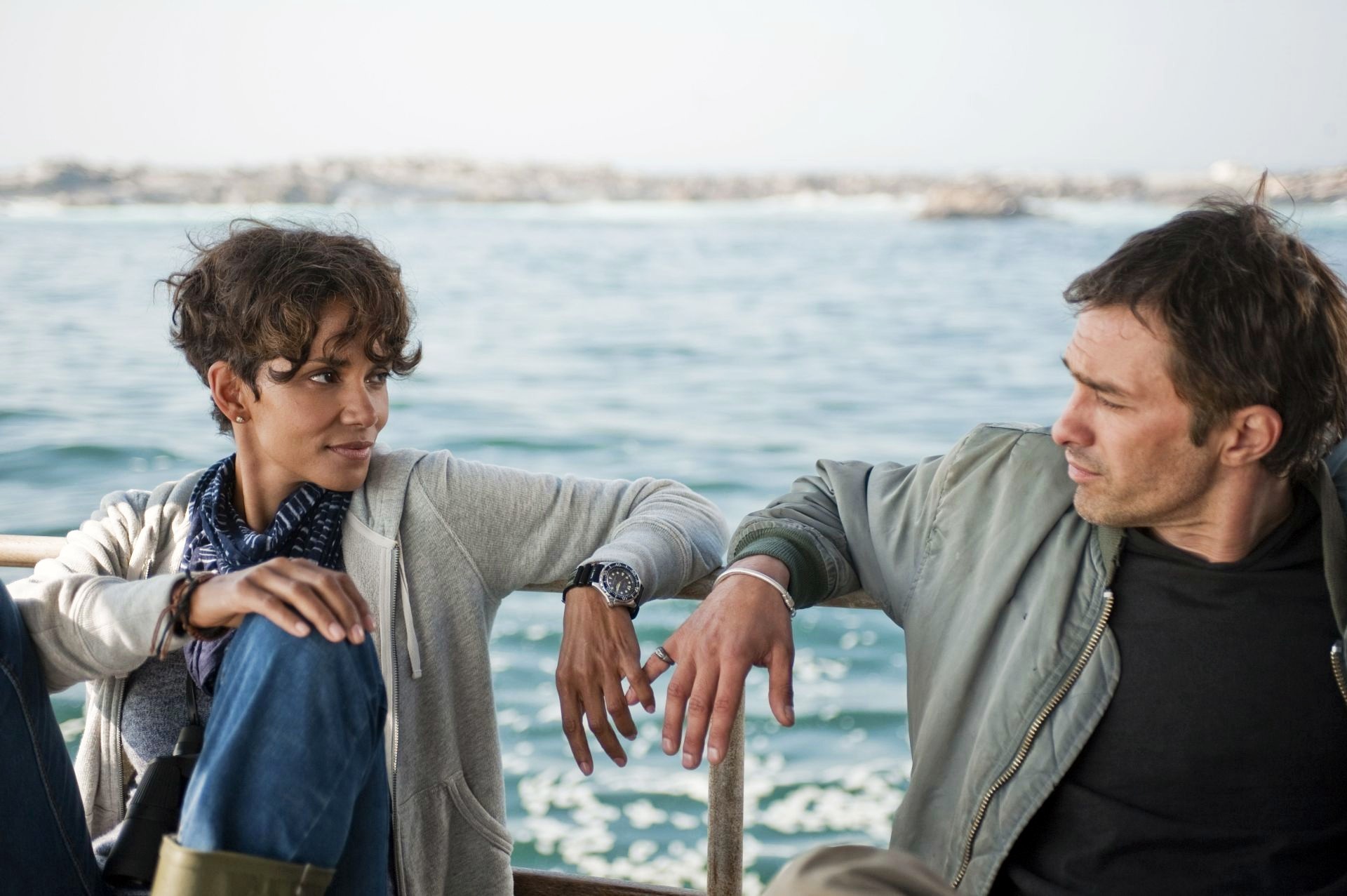 Halle Berry stars as Kate Mathieson and Olivier Martinez stars as Jeff in Lionsgate's Dark Tide (2012)