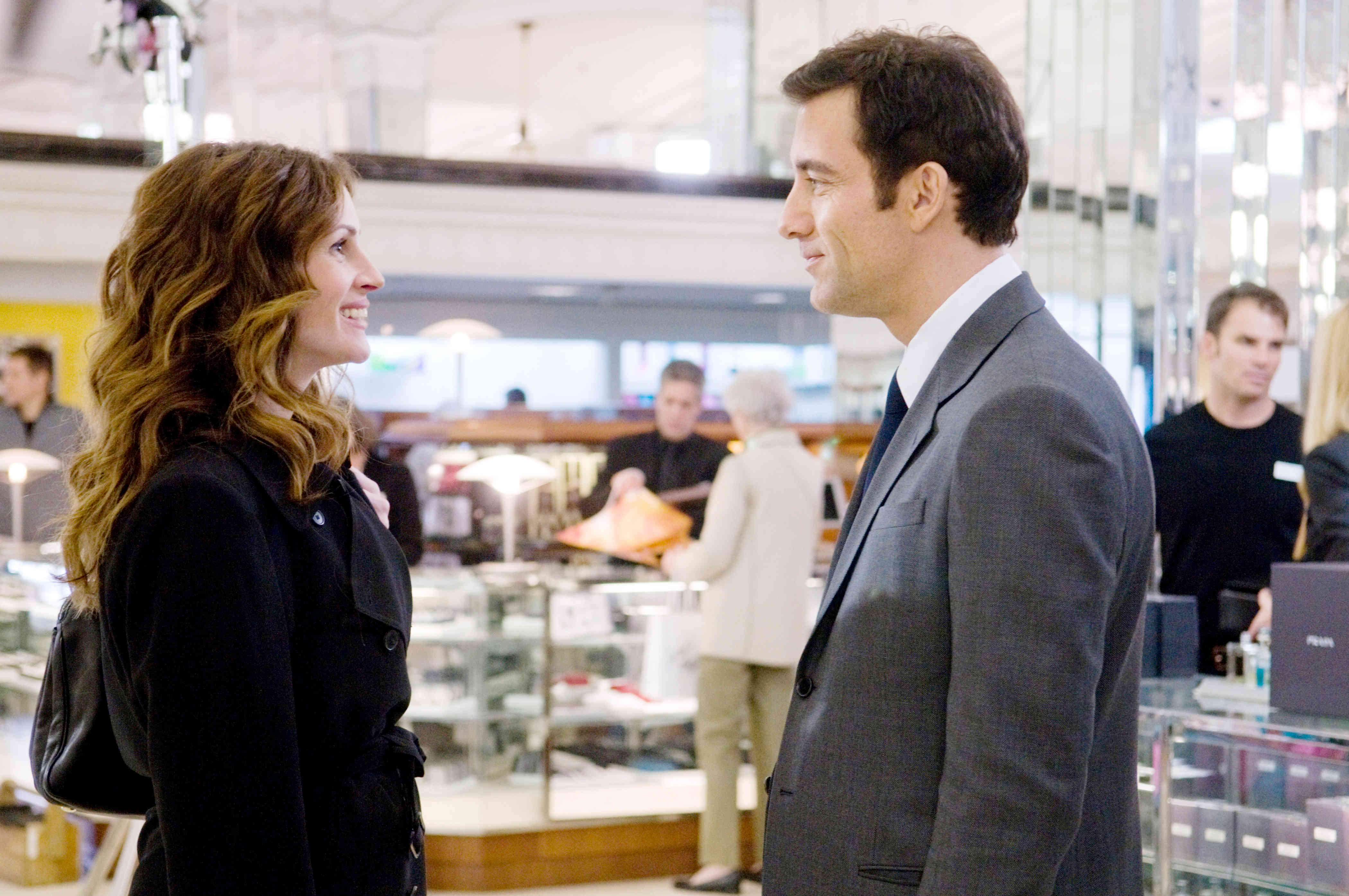 Julia Roberts stars as Claire Stenwick and Clive Owen stars as Ray Koval in Universal Pictures' Duplicity (2009)