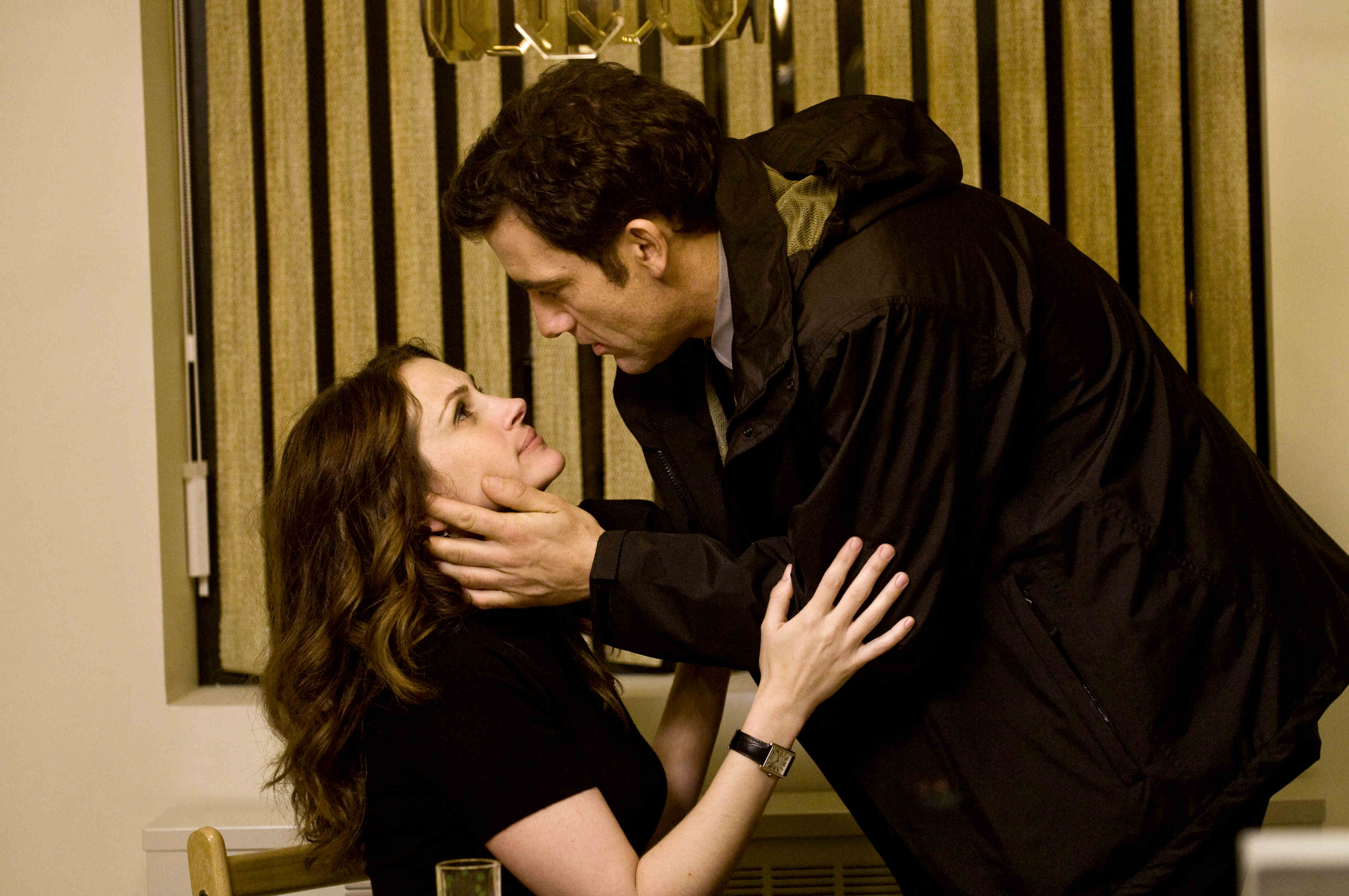 Julia Roberts stars as Claire Stenwick and Clive Owen stars as Ray Koval in Universal Pictures' Duplicity (2009)