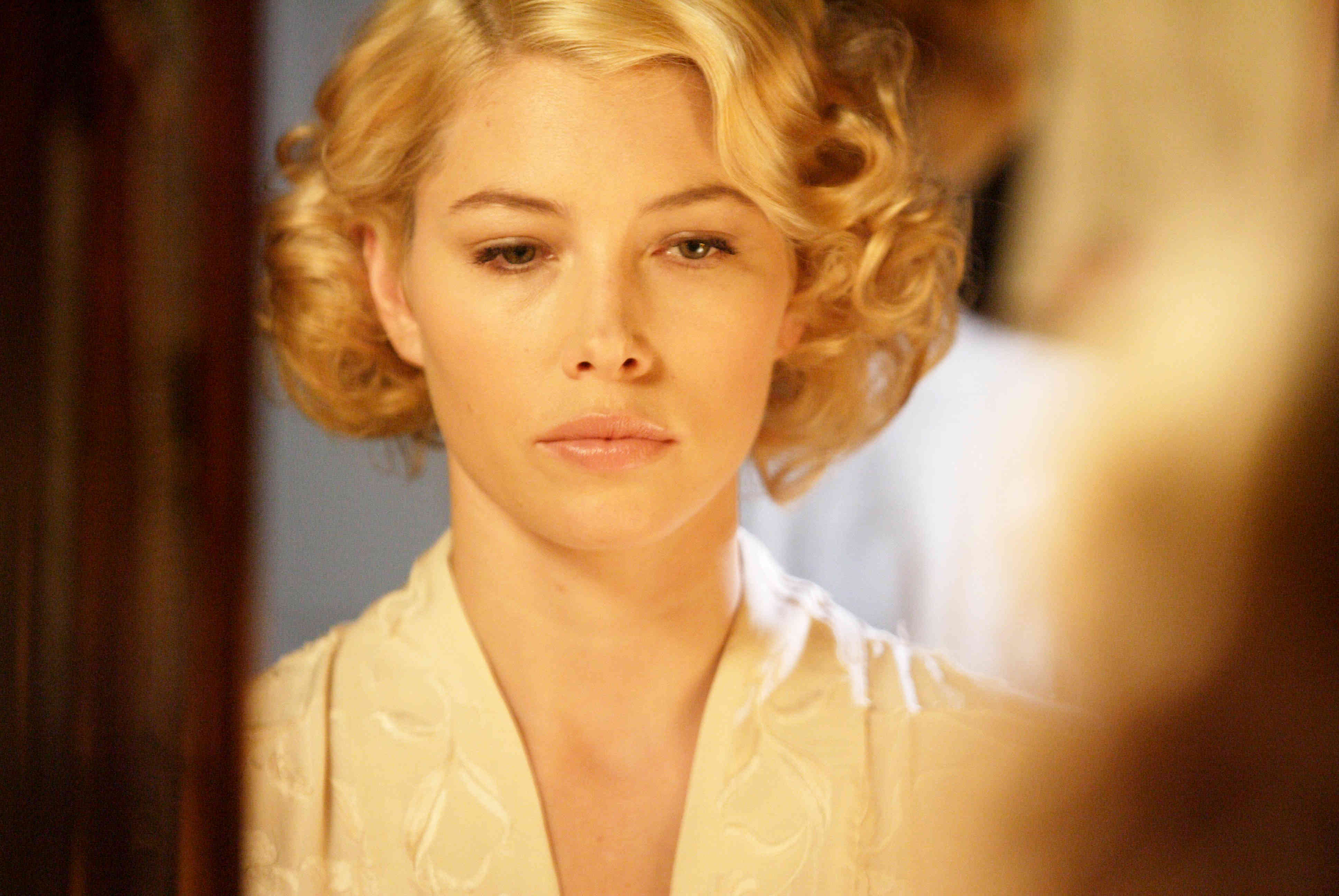 Легкое поведение 18. Колин Ферт легкое поведение. Легкое поведение ⁄ easy Virtue (2008) ⁄.