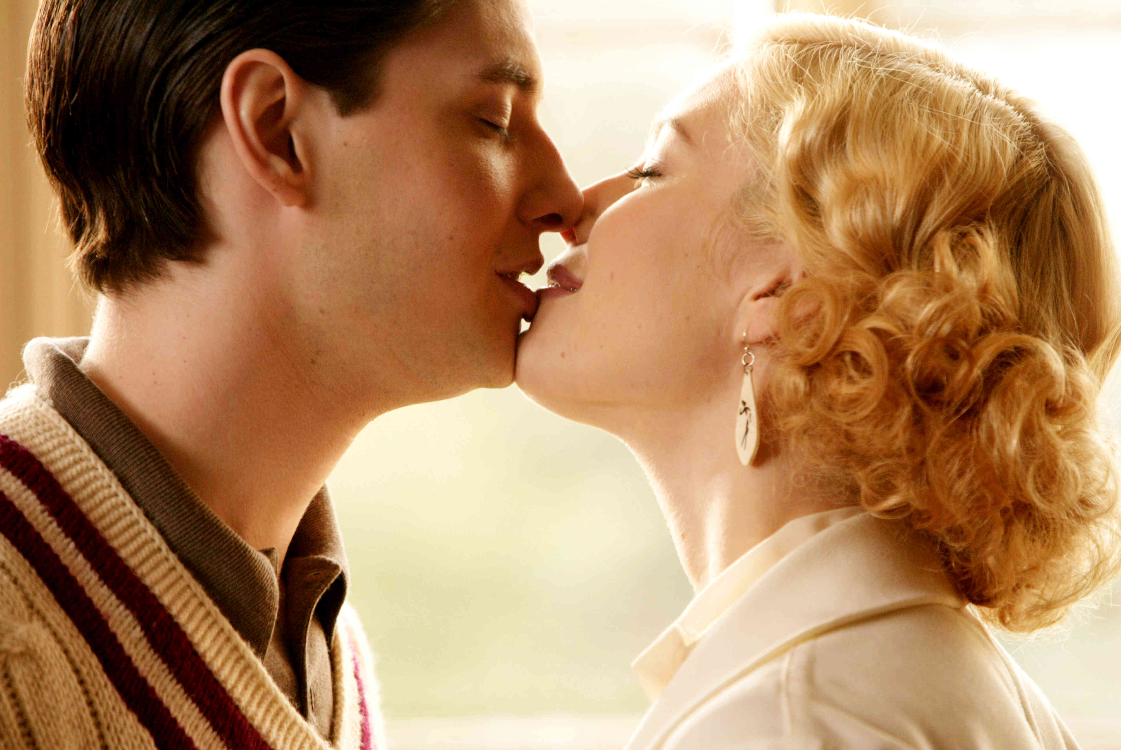 Легкое поведение сайт. Легкое поведение ⁄ easy Virtue (2008) ⁄.