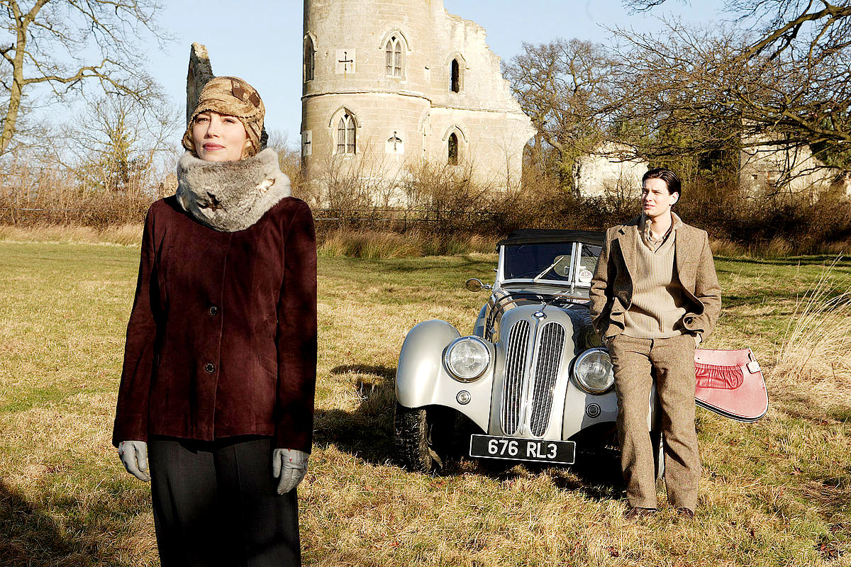 Jessica Biel stars as Larita Huntington and Ben Barnes stars as John Whittaker in Ealing Studios' Easy Virtue (2009)