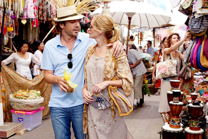 Javier Bardem stars as Felipe and Julia Roberts stars as Elizabeth Gilbert in Columbia Pictures' Eat, Pray, Love (2010)