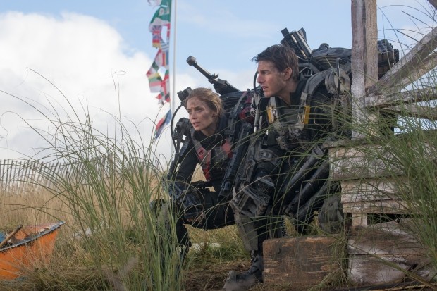 Emily Blunt stars as Rita Vrataski and Tom Cruise stars as Lt. Col. Bill Cage in Warner Bros. Pictures' Edge of Tomorrow (2014). Photo credit by David James.