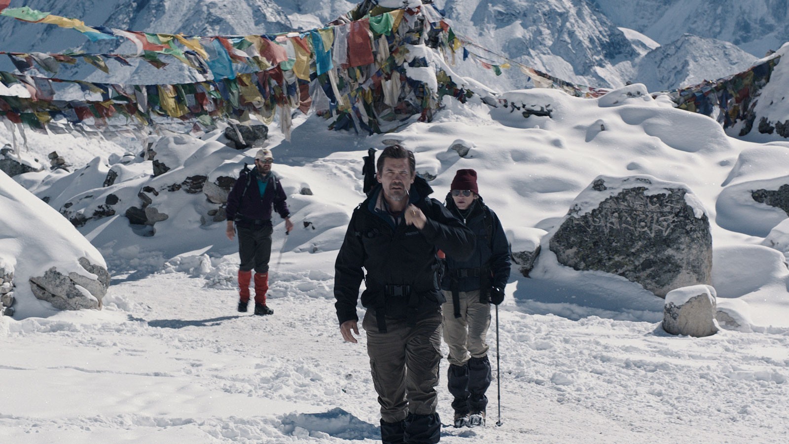Josh Brolin stars as Beck Weathers and Jason Clarke stars as Rob Hall in Universal Pictures' Everest (2015)