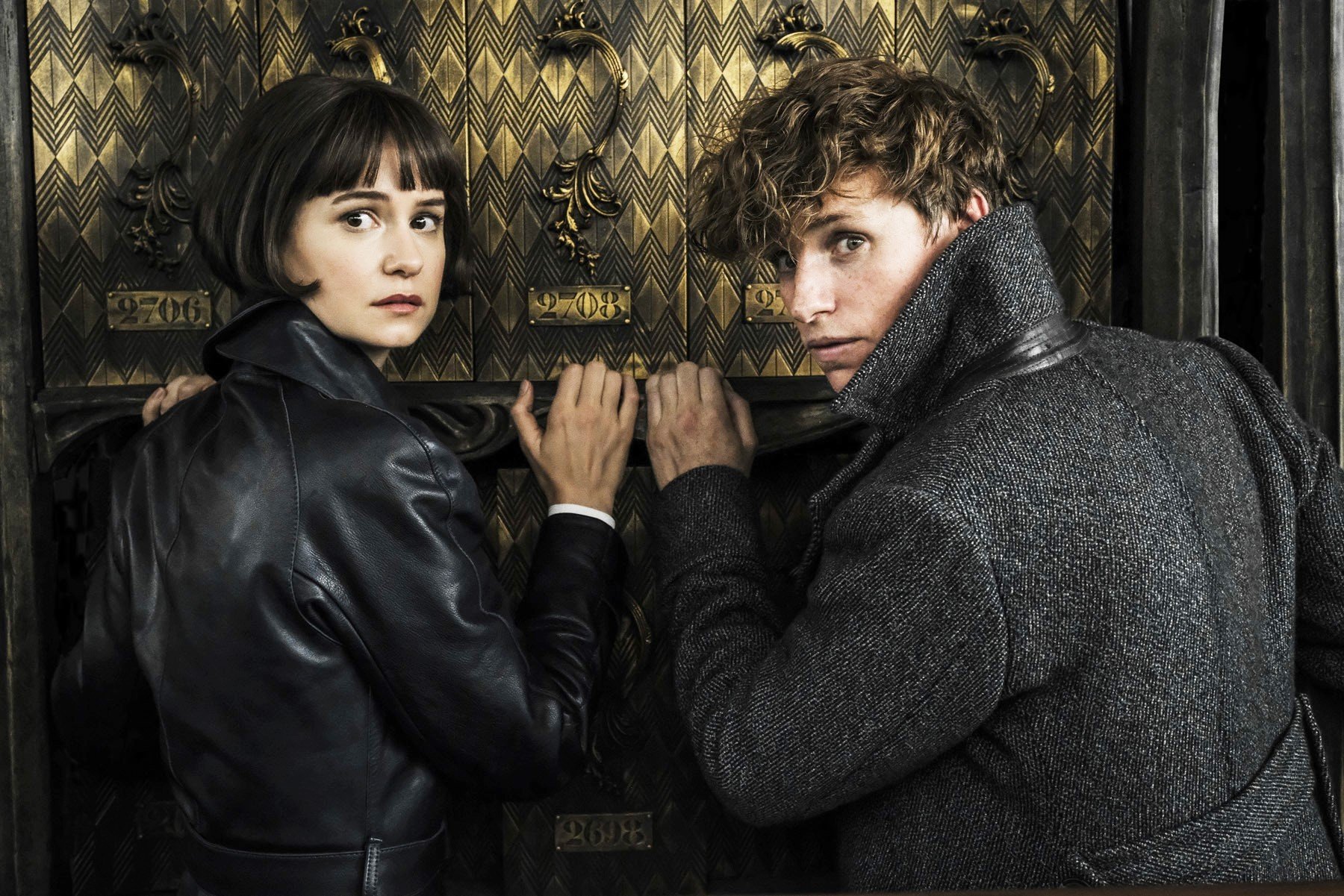 Katherine Waterston stars as Tina Goldstein and Eddie Redmayne stars as Newt Scamander in Warner Bros. Pictures' Fantastic Beasts: The Crimes of Grindelwald (2018)