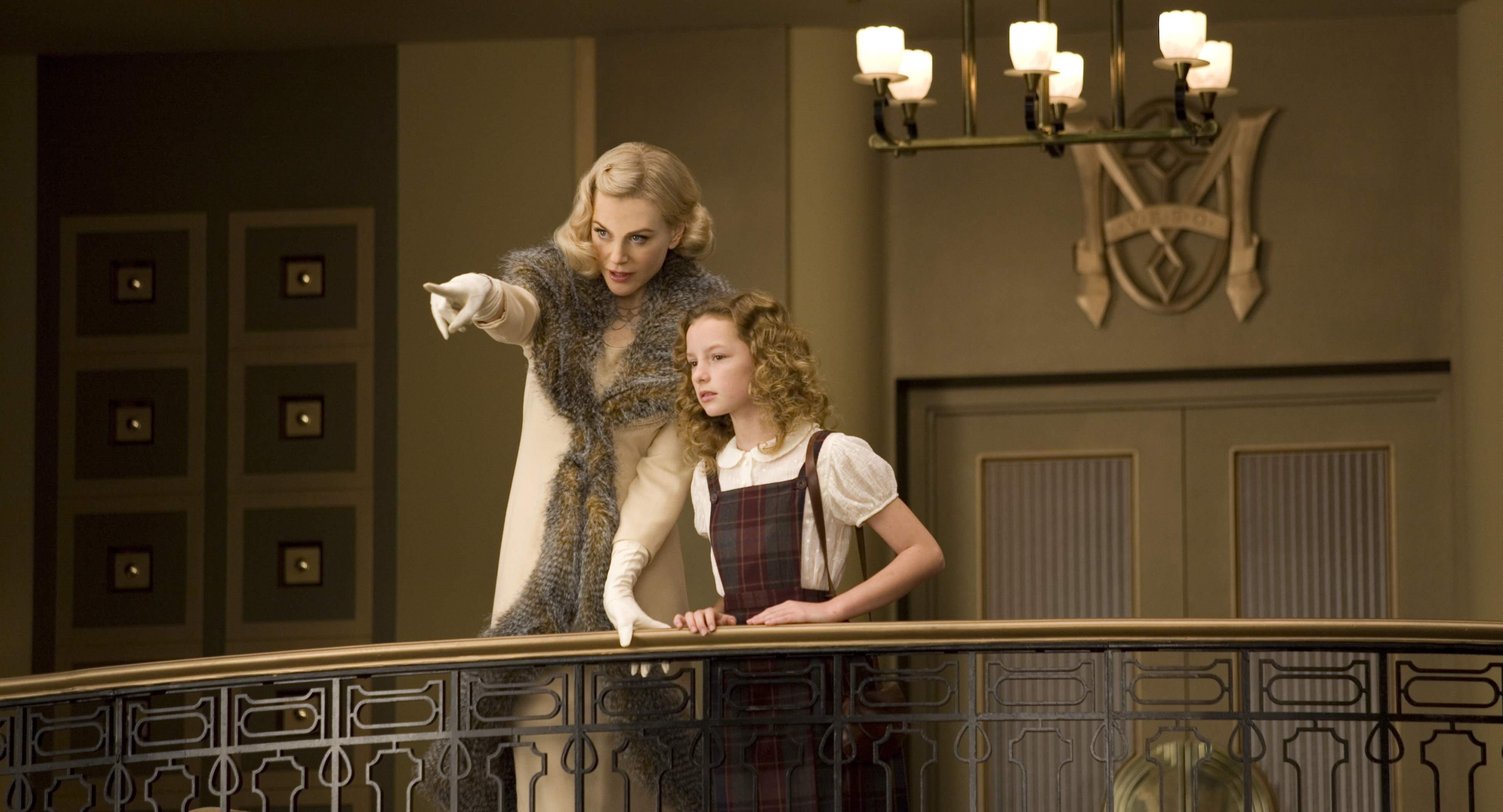 Dakota Blue Richards stars as Lyra and Nicole Kidman as Mrs. Coulter in New Line Cinema's release of Chris Weitz's THE GOLDEN COMPASS.