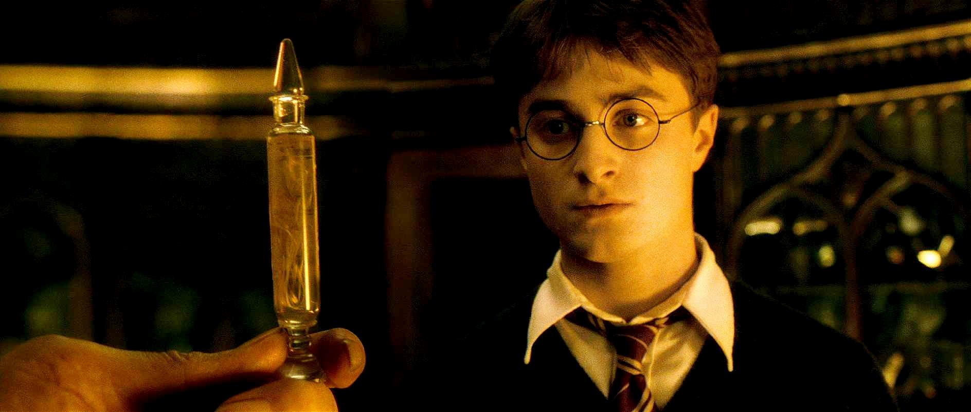 Daniel Radcliffe stars as Harry Potter in Warner Bros Pictures' Harry Potter and the Half-Blood Prince (2009)