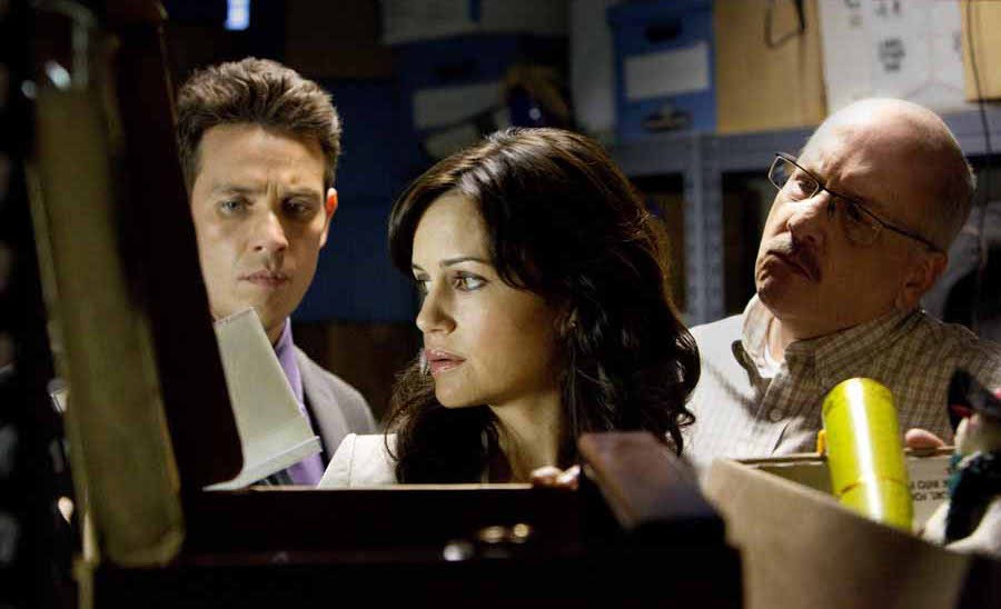 Mark-Paul Gosselaar, Carla Gugino and James DuMont in TNT's Hide (2011)