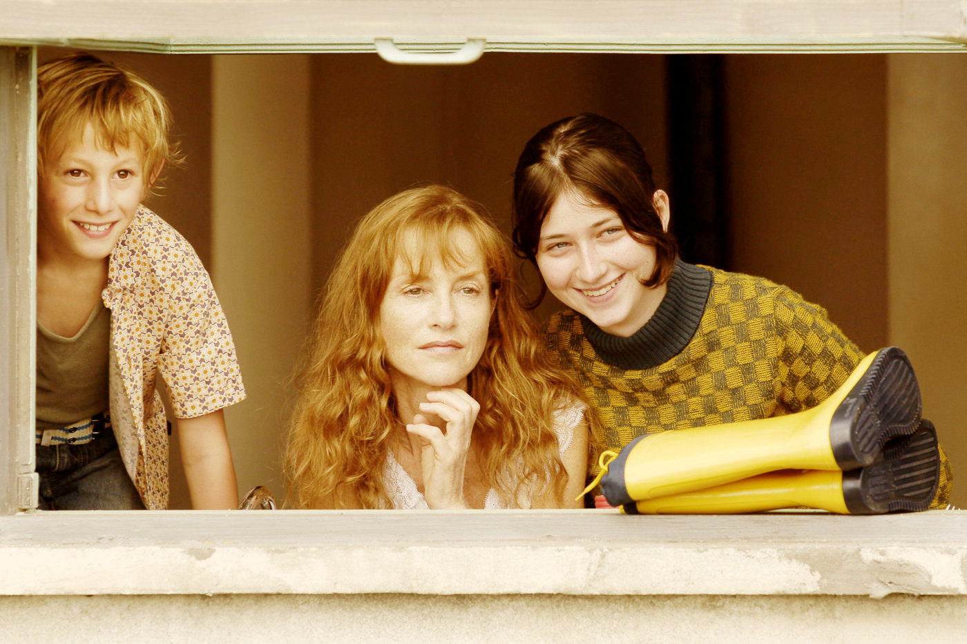 Kacey Mottet Klein, Isabelle Huppert and Madeleine Budd in Lorber Films' Home (2009)