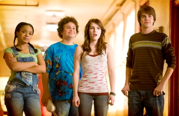 Kyla Pratt, Troy Gentile, Emma Roberts and Johnny Simmons in DreamWorks' Hotel for Dogs (2009)