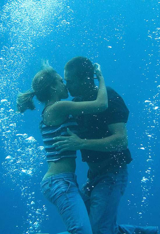 Jessica Alba and Paul Walker in MGM's Into the Blue (2005)