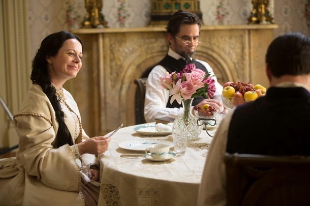 Geraldine Hughes stars as Mary Todd Lincoln and Billy Campbell stars as Abraham Lincoln in National Geographic's Killing Lincoln (2013)