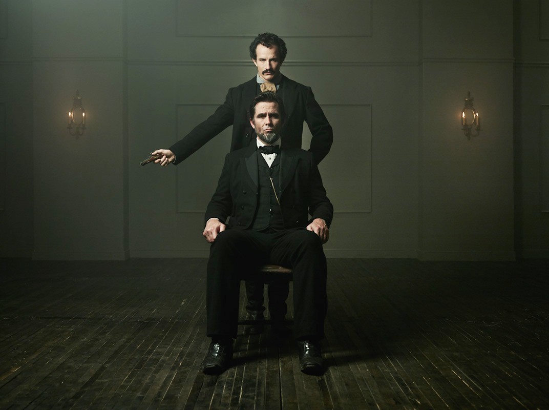 Jesse Johnson stars as John Wilkes Booth and Billy Campbell stars as Abraham Lincoln in National Geographic's Killing Lincoln (2013)
