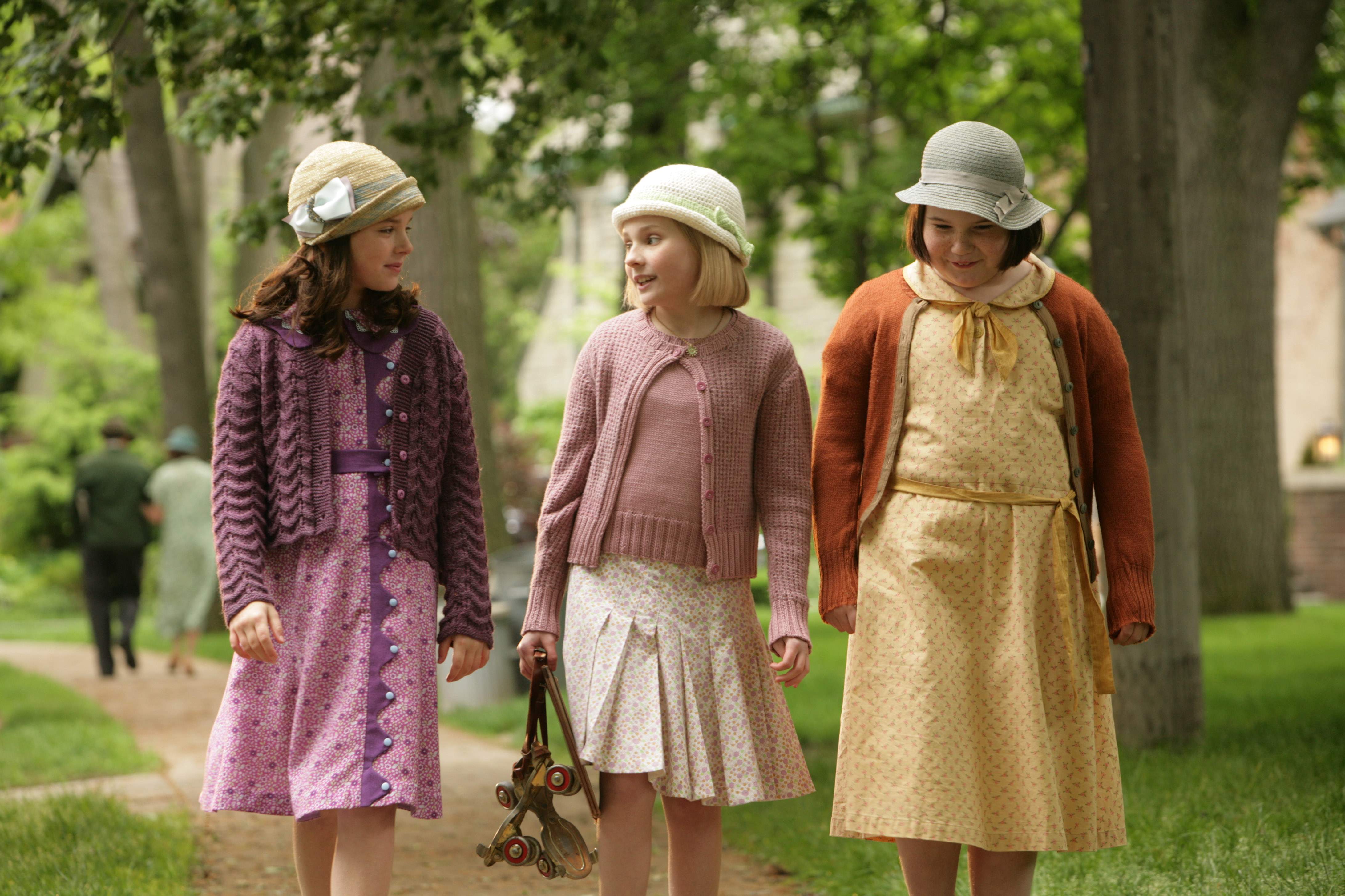 Madison Davenport, Abigail Breslin and Brieanne Jansen in a scene from Kit Kittredge: An American Girl 2008 From HBO Films/A Picturehouse release.