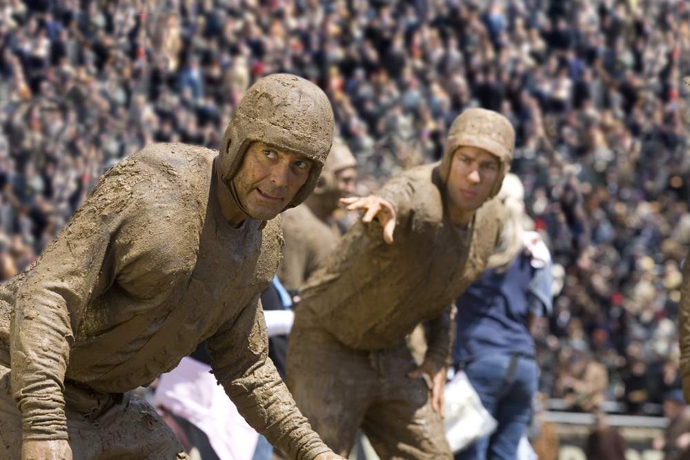 Bulldogs team captain Dodge Connolly (GEORGE CLOONEY) and war hero Carter Rutherford (JOHN KRASINSKI) in Universal Pictures' Leatherheads (2008).