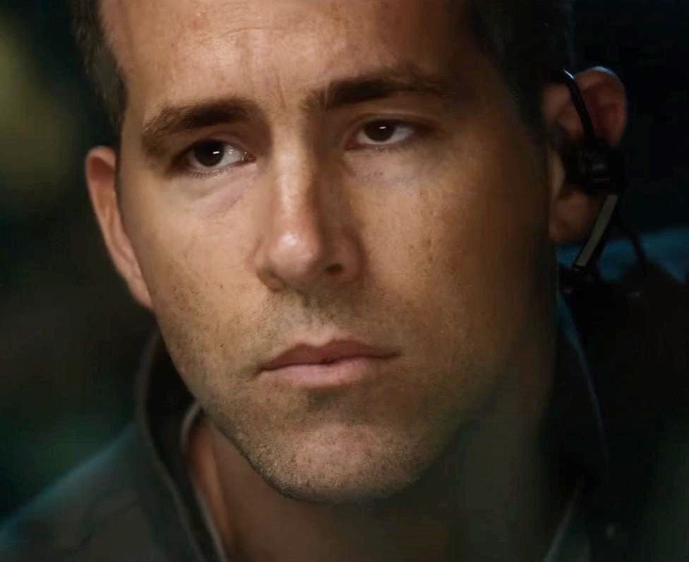 Ryan Reynolds stars as Roy Adams in Sony Pictures' Life (2017)