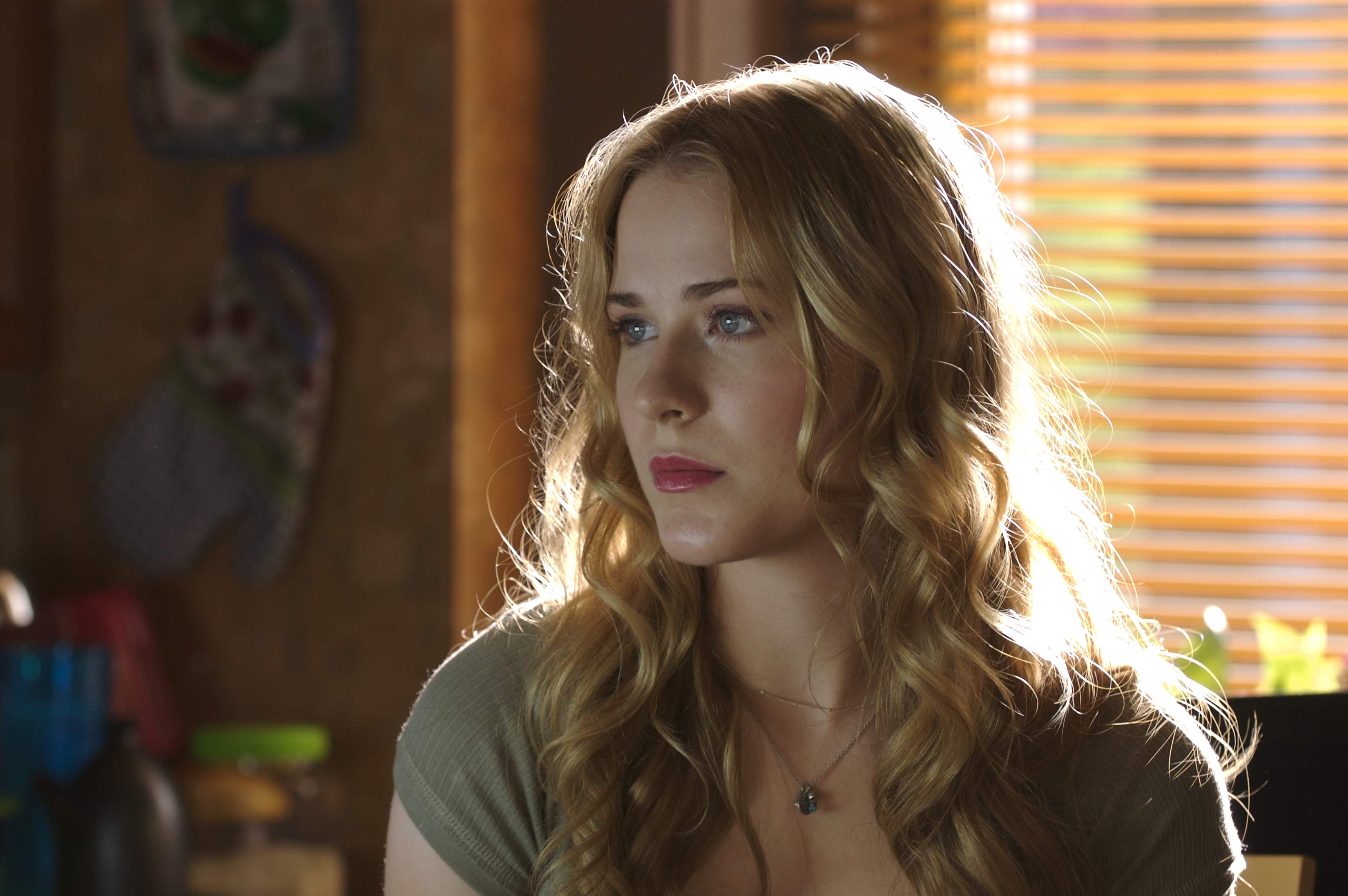Mary Mouser'S Husband: His Life Before & After Meeting Her Will Blow Your Mind! - 2qvtgxg