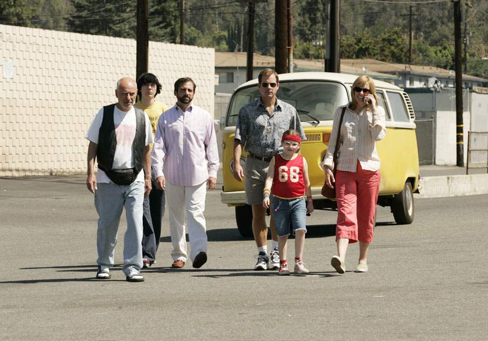 [L-R] Alan Arkin, Paul Dano, Steve Carell, Greg Kinnear, Abigail Breslin and Toni Collette in Fox Searchlight Pictures' Little Miss Sunshine (2006)