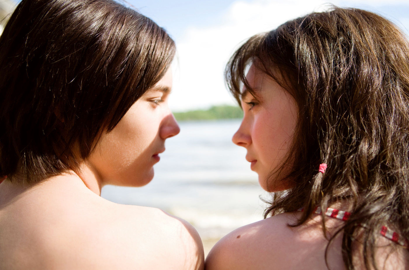 Toby Regbo stars as Nemo - 16 and Juno Temple stars as Anna - 16 in Magnolia Pictures' Mr. Nobody (2013)