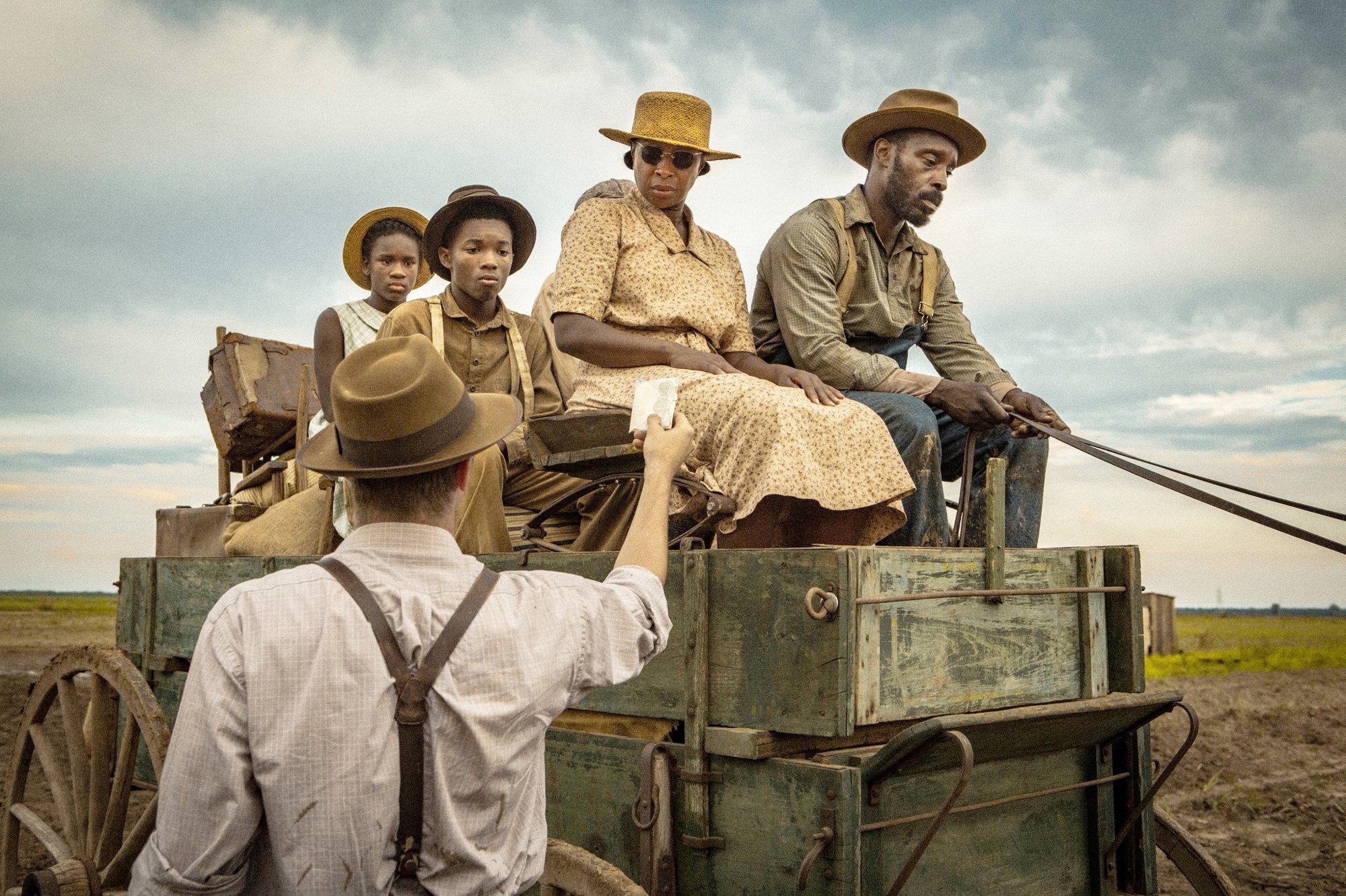 Mary J. Blige stars as Florence Jackson and Rob Morgan stars as Hap Jackson in Netflix's Mudbound (2017)