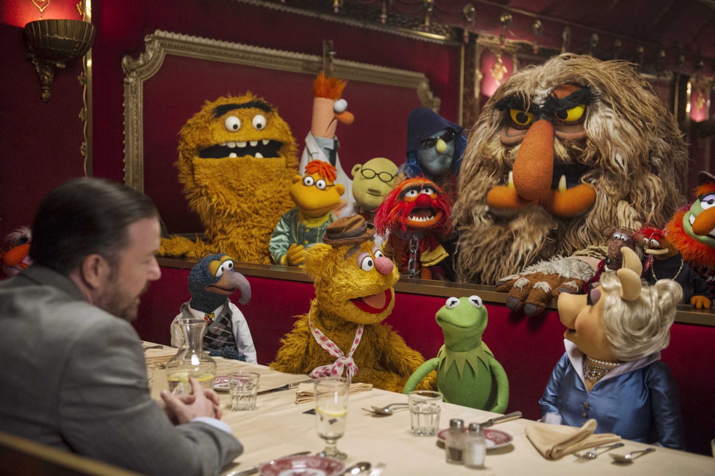 Ricky Gervais (stars as Dominic) and Kermit the Frog in Walt Disney Pictures' Muppets Most Wanted (2014)