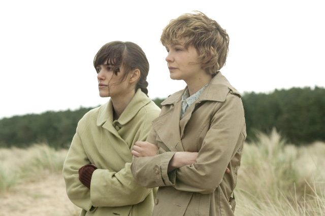 Keira Knightley stars as Ruth and Carey Mulligan stars as Kathy in Fox Searchlight Pictures' Never Let Me Go (2010)