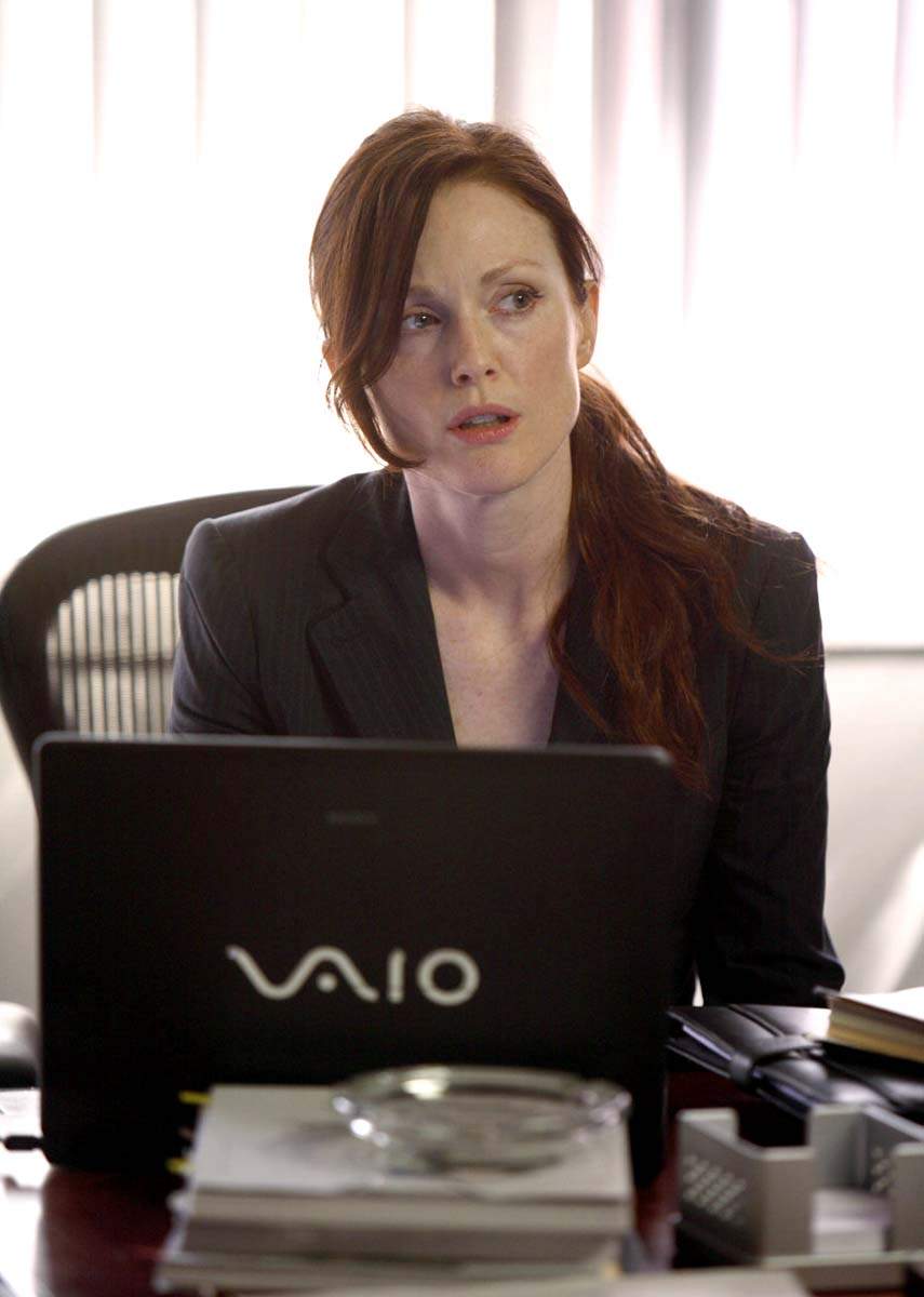 Julianne Moore as Callie Ferris in Paramount Pictures' Next (2007)