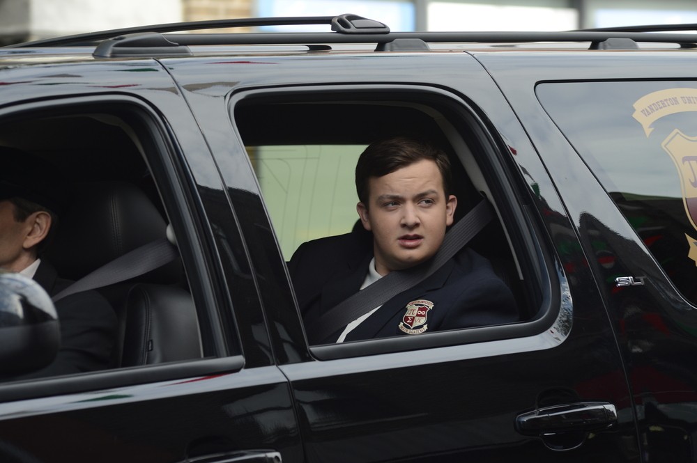 Noah Munck 2025 dating, net worth, tattoos, smoking & body facts Taddlr