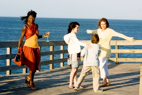 Viola Davis, Mae Whitman, Charlie Tahan, and Diane Lane in Warner Bros. Pictures' Nights in Rodanthe (2008)