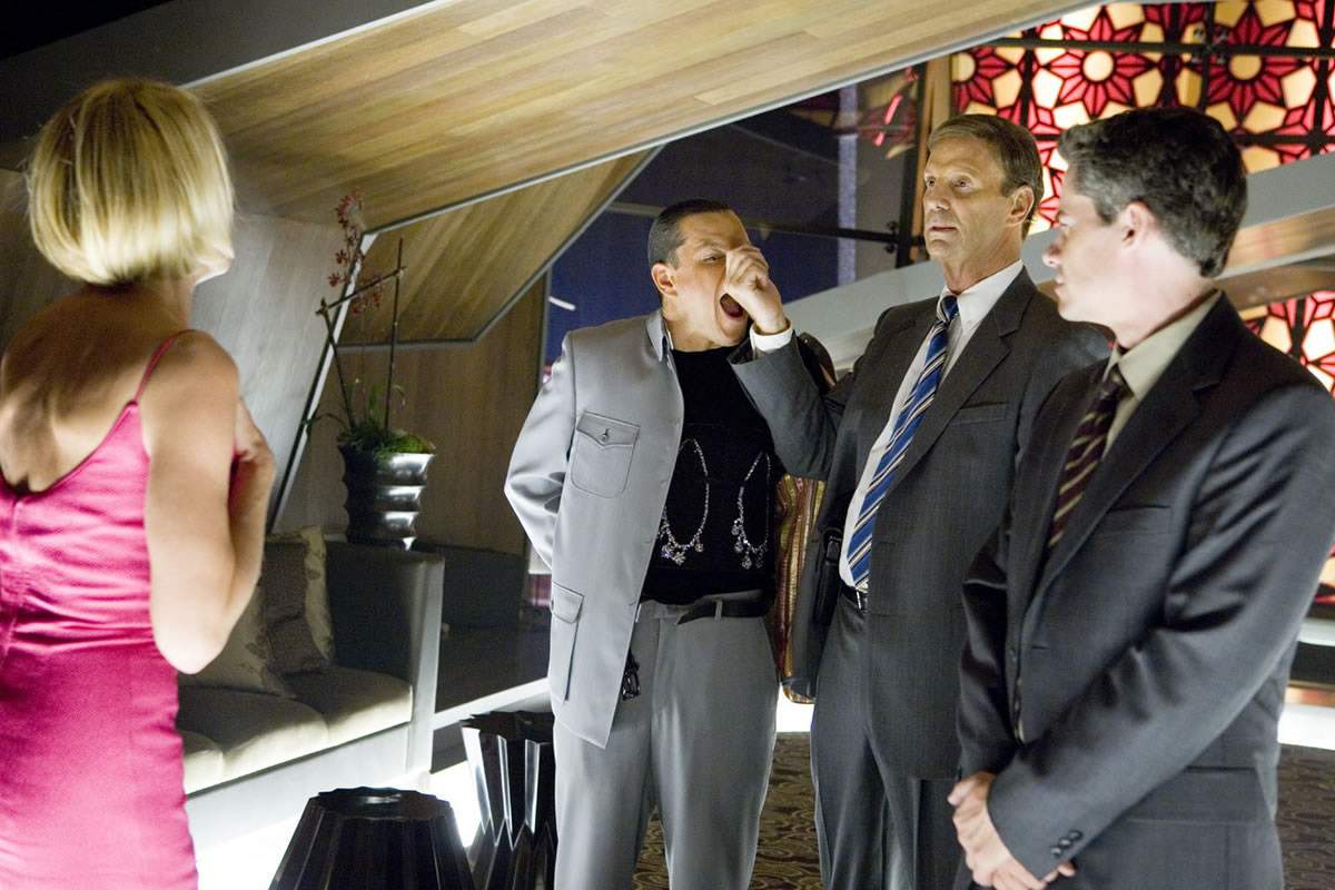 Matt Damon and Bob Einstein in Warner Bros' Ocean's Thirteen (2007)