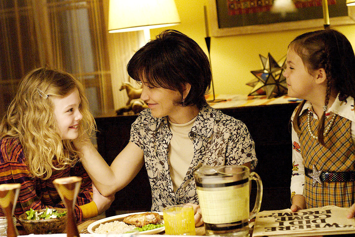 Elle Fanning, Felicity Huffman and Bailee Madison in ThinkFilm's Phoebe in Wonderland (2009)