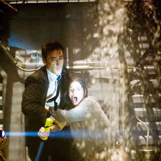 John Cusack stars as Jackson Curtis and Amanda Peet stars as Kate in Columbia Pictures' 2012 (2009)