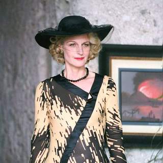 Good Woman, A Picture 12