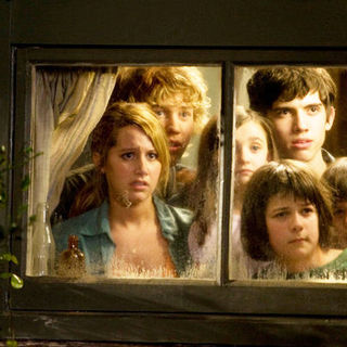 Aliens In The Attic Picture 28