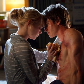 Emma Stone stars as Gwen Stacy and Andrew Garfield stars as Peter Parker/Spider-Man in Columbia Pictures' The Amazing Spider-Man (2012)