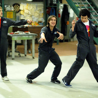 Drew - Joey - Ricky perform to Every 10 Seconds in The American Mall (2008)