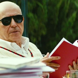 Alan Arkin stars as Lester Siegel in Warner Bros. Pictures' Argo (2012)