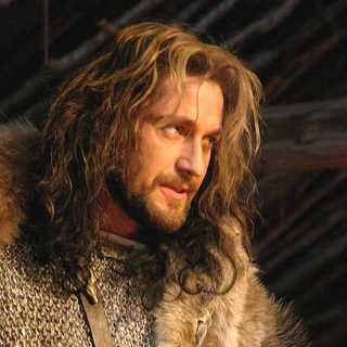 Gerard Butler as Beowulf in Beowulf & Grendel (2006)