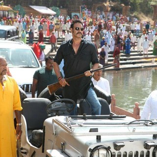 Ajay Devgan stars as Prithviraj Raghuvanshi in FIP's Bol Bachchan (2012)