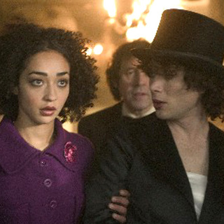 Cillian Murphy and Ruth Negga in BREAKFAST ON PLUTO (2005)