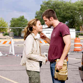 Piper Perabo stars as Bobby and Chris Pine stars as Ryan in Paramount Vantage's Carriers (2009)