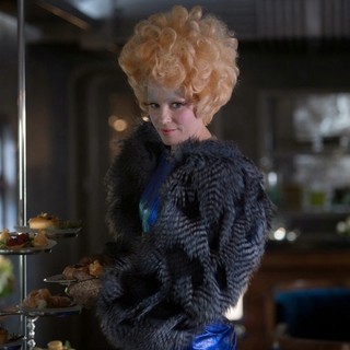 Elizabeth Banks stars as Effie Trinket in Lionsgate Films' The Hunger Games: Catching Fire (2013)