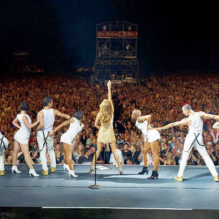 Celine: Through The Eyes Of The World Picture 9