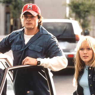 Tom Welling and Hilary Duff in The 20th Century Fox' Cheaper by the Dozen (2003)