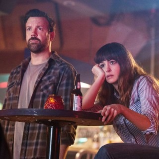 Jason Sudeikis stars as Oscar and Anne Hathaway stars as Gloria in Neon's Colossal (2017)