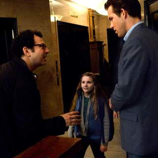 Director Adam Brooks, Abigail Breslin and Ryan Reynolds in a scene of Universal Pictures' Definitely, Maybe (2008)