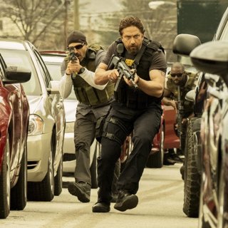 Maurice Compte, Gerard Butler and Mo McRae in STX Entertainment's Den of Thieves (2018)