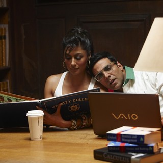 Desi Boyz Picture 22