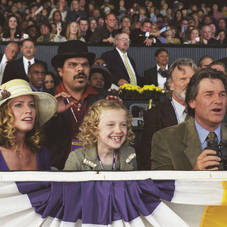 Elisabeth Shue, Dakota Fanning and Kurt Russell in Dreamer: Inspired by a True Story (2005)